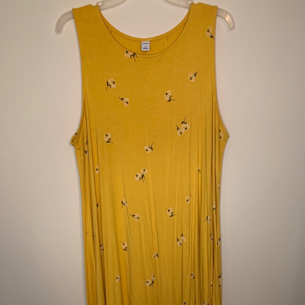 Yellow swing dress with daisy print